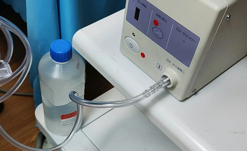 For use during gastrointestinal endoscopic procedures the CITEC™ CO2 Adapter connects to the gas outlet port on the front of the Olympus® UCR CO2 insufflator.   